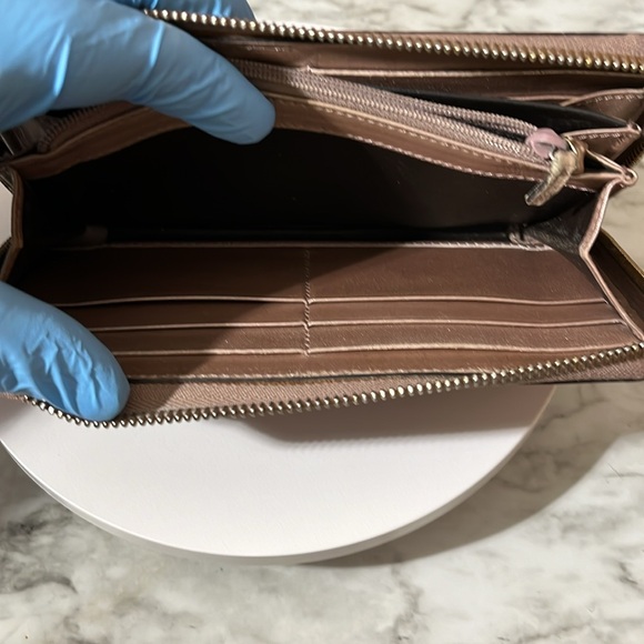 GUCCI PATENT LEATHER DEEP RED ZIP LONG WALLET. - Picture 17 of 17